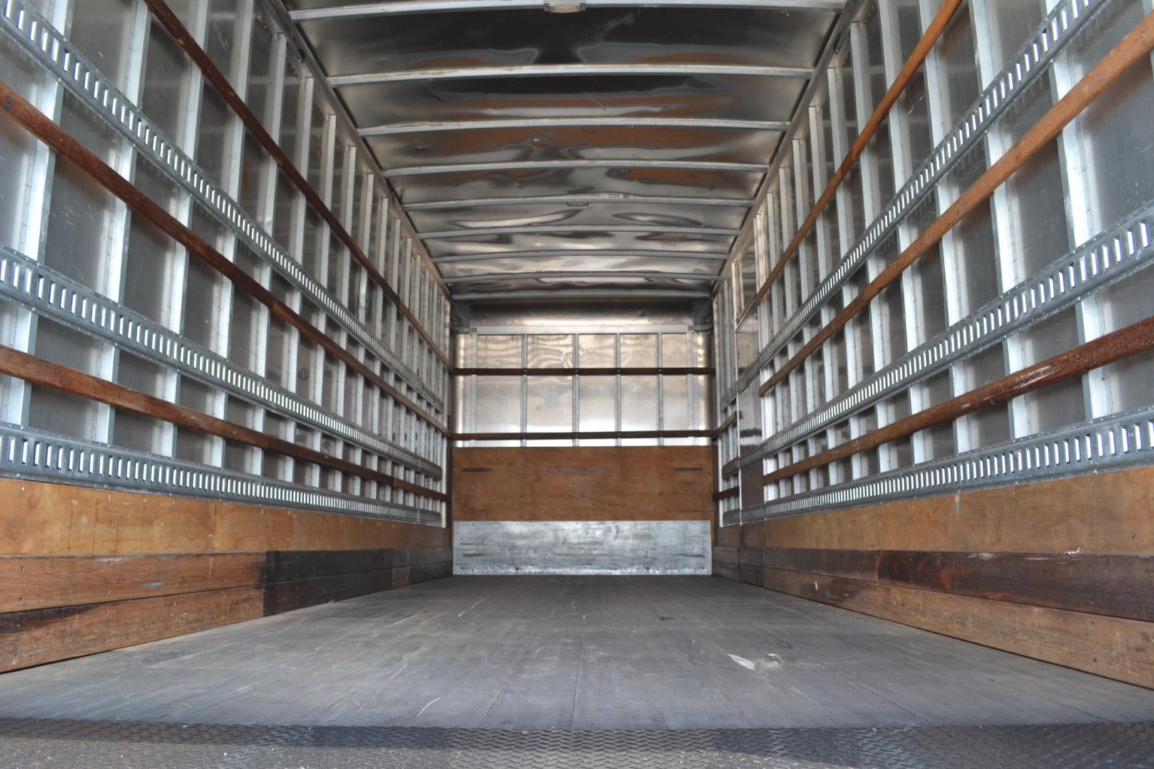 2019 WHITE /BLACK FREIGHTLINER M2-106 with an CUMMINS B6.7L 240HP engine, ALLISON 2500RDS AUTOMATIC transmission, located at 9172 North Fwy, Houston, TX, 77037, (713) 910-6868, 29.887470, -95.411903 - Photo#7